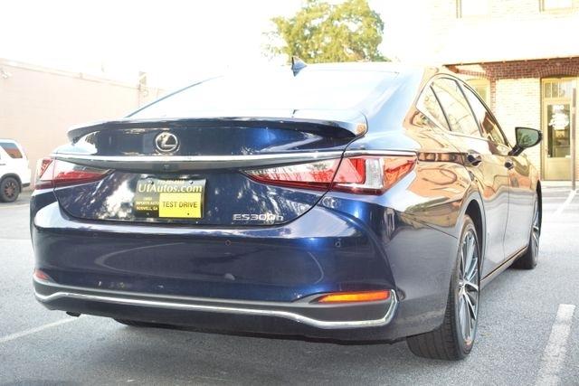 Lexus ES ES 300h FWD 2025