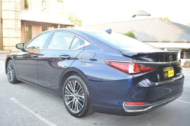 Lexus ES ES 300h FWD 2025