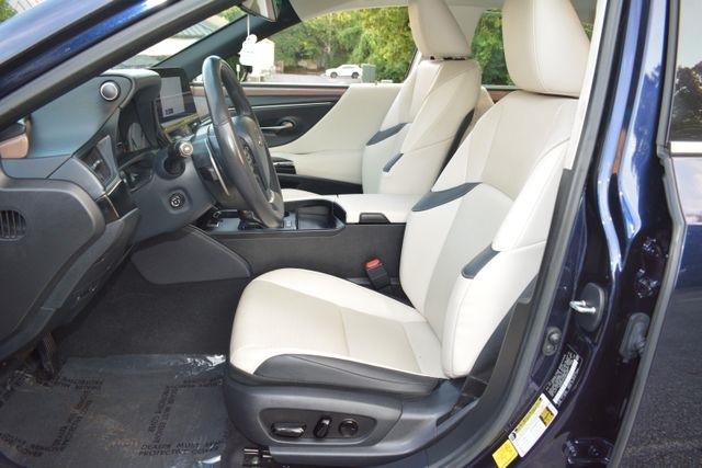 Lexus ES ES 300h FWD 2025