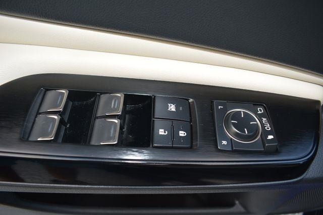 Lexus ES ES 300h FWD 2025