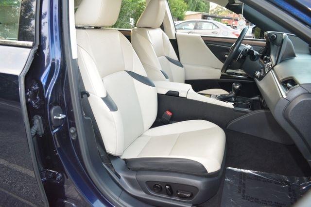Lexus ES ES 300h FWD 2025