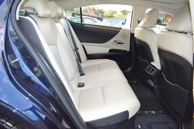 Lexus ES ES 300h FWD 2025