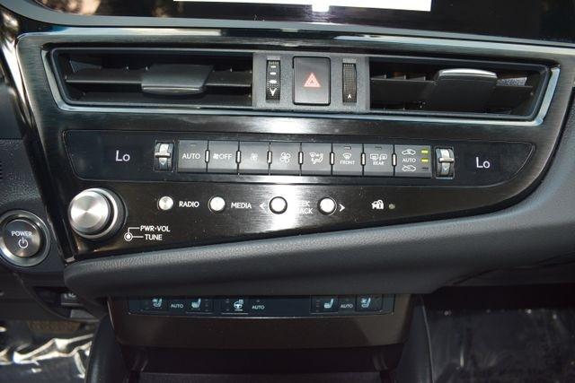 Lexus ES ES 300h FWD 2025