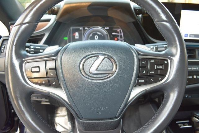 Lexus ES ES 300h FWD 2025