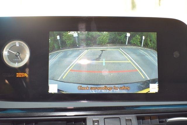 Lexus ES ES 300h FWD 2025