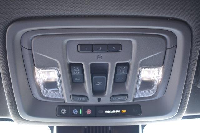 GMC Sierra 1500 4WD Crew Cab 147" Denali 2025