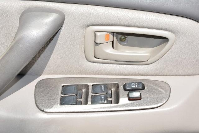 Toyota Sequoia 4dr Limited 4WD (Natl) 2005