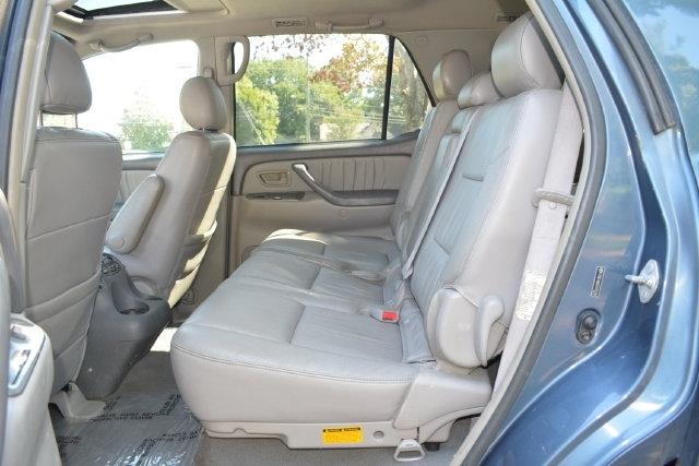 Toyota Sequoia 4dr Limited 4WD (Natl) 2005