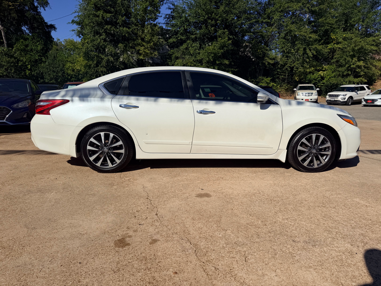 Nissan Altima 2.5 SV Sedan 2017 Nissan Altima 2.5 SV Sedan 2017