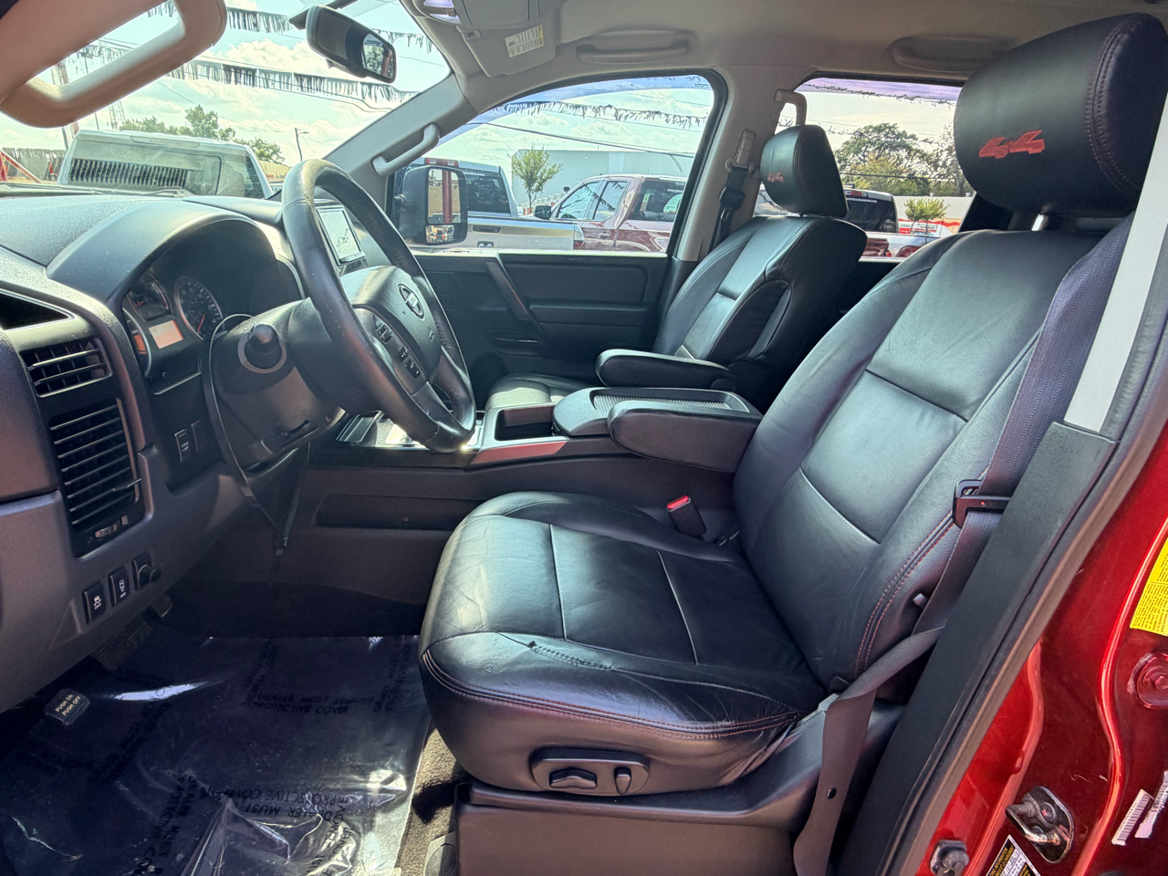 Nissan Titan 4WD Crew Cab SWB SV 2014 Nissan Titan 4WD Crew Cab SWB SV 2014