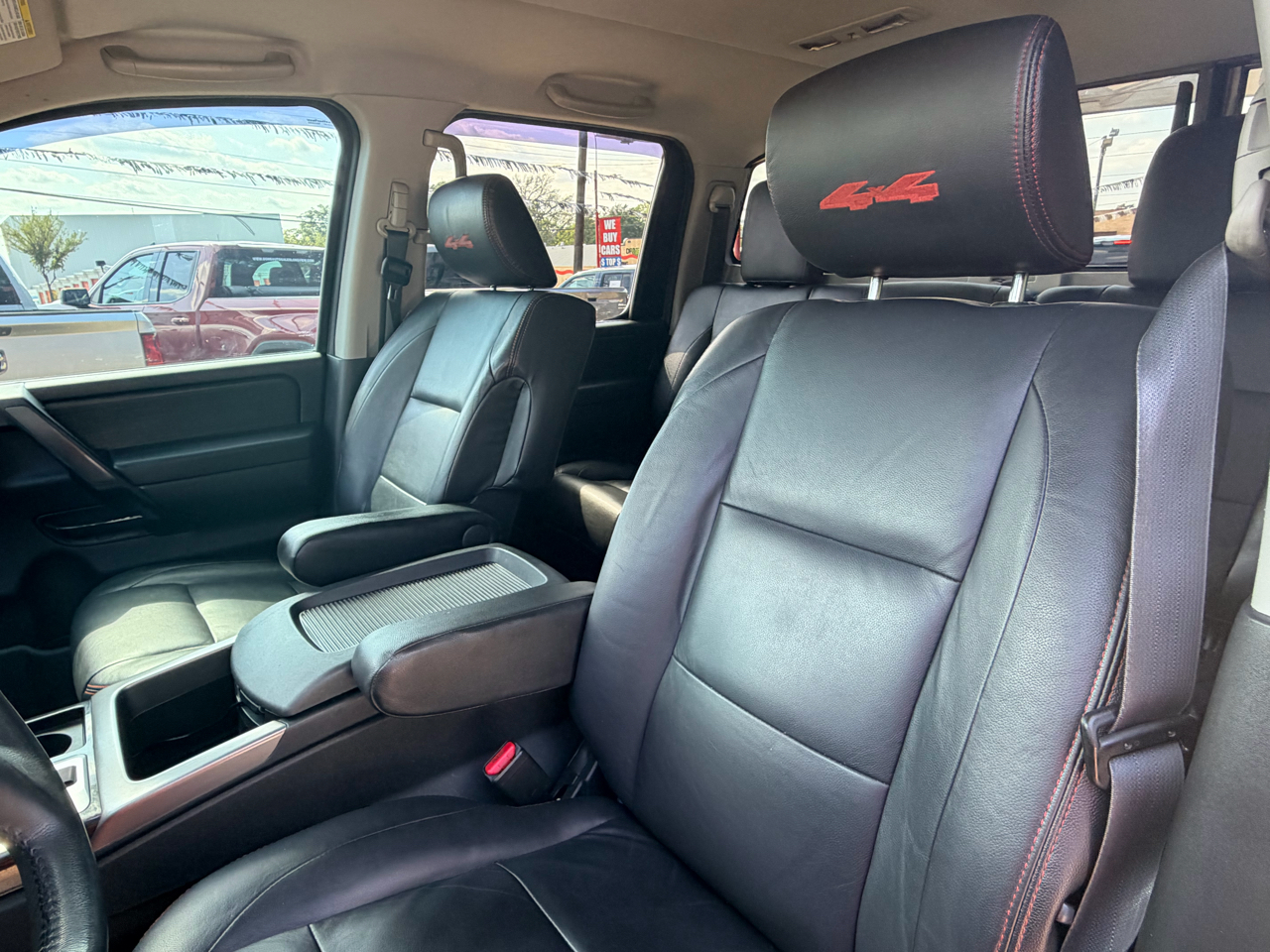 Nissan Titan 4WD Crew Cab SWB SV 2014 Nissan Titan 4WD Crew Cab SWB SV 2014