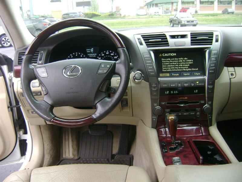 Lexus LS 460 Luxury Sedan 2007