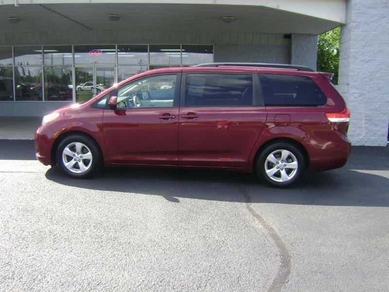 Toyota Sienna LE FWD 8-Passenger V6 2014