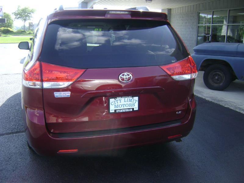Toyota Sienna LE FWD 8-Passenger V6 2014