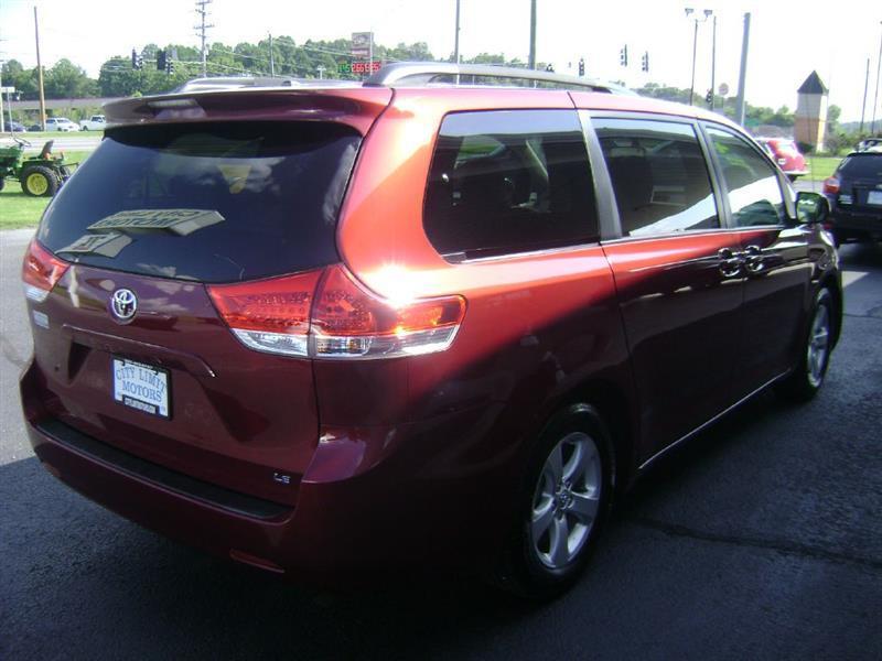 Toyota Sienna LE FWD 8-Passenger V6 2014
