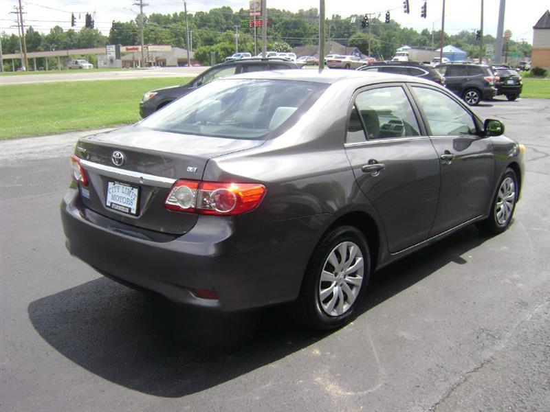 Toyota Corolla LE 4-Speed AT 2013