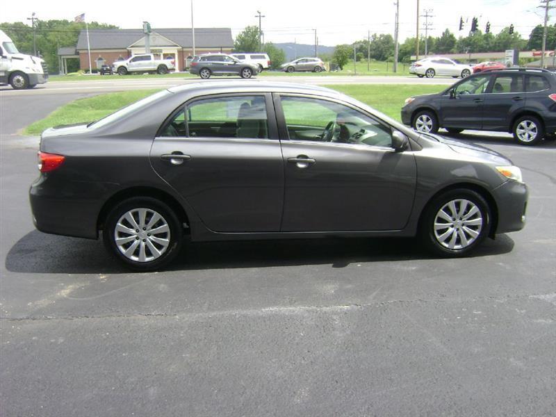 Toyota Corolla LE 4-Speed AT 2013