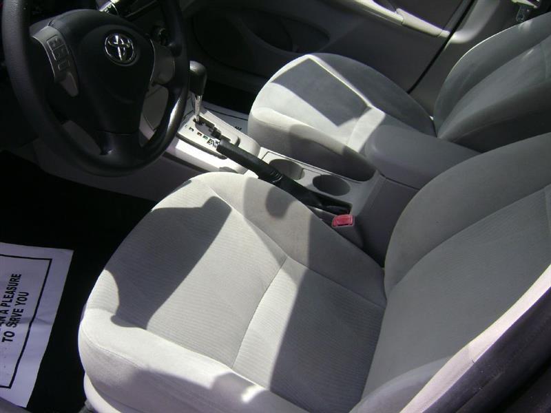 Toyota Corolla LE 4-Speed AT 2013