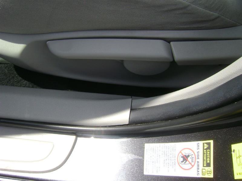 Toyota Corolla LE 4-Speed AT 2013