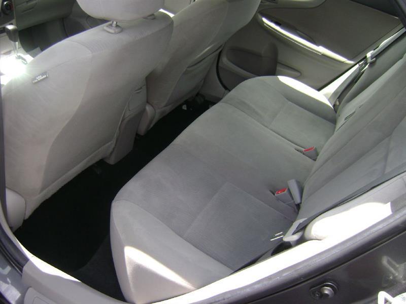 Toyota Corolla LE 4-Speed AT 2013