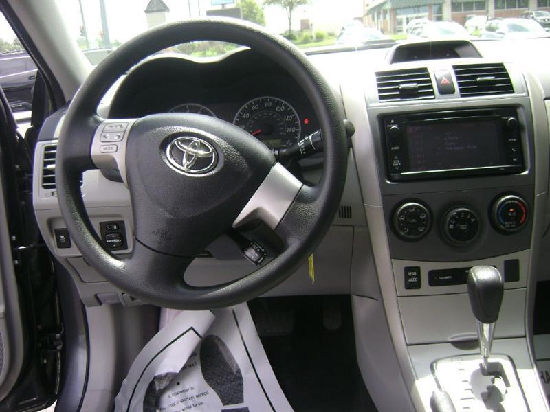 Toyota Corolla LE 4-Speed AT 2013