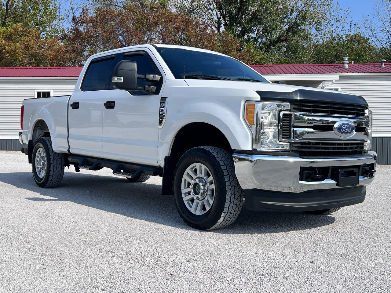 Ford F-250 SD XLT Crew Cab 4WD 2017 Ford F-250 SD XLT Crew Cab 4WD 2017