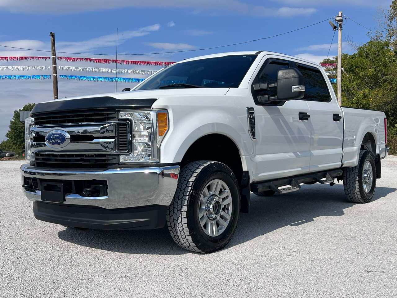 Ford F-250 SD XLT Crew Cab 4WD 2017 Ford F-250 SD XLT Crew Cab 4WD 2017