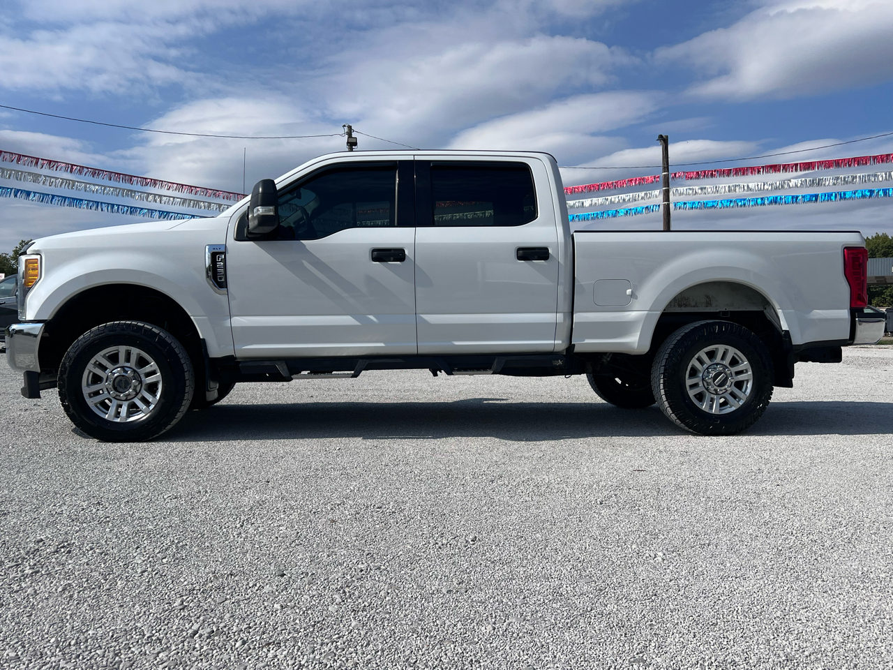 Ford F-250 SD XLT Crew Cab 4WD 2017 Ford F-250 SD XLT Crew Cab 4WD 2017