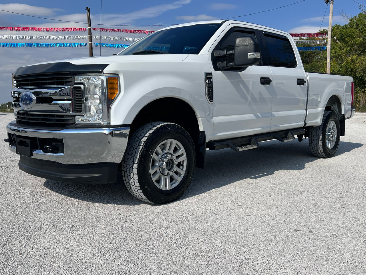 Ford F-250 SD XLT Crew Cab 4WD 2017 Ford F-250 SD XLT Crew Cab 4WD 2017