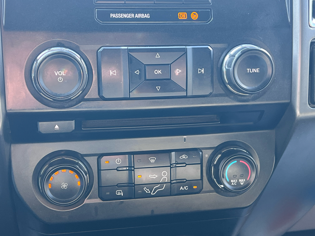 Ford F-250 SD XLT Crew Cab 4WD 2017 Ford F-250 SD XLT Crew Cab 4WD 2017