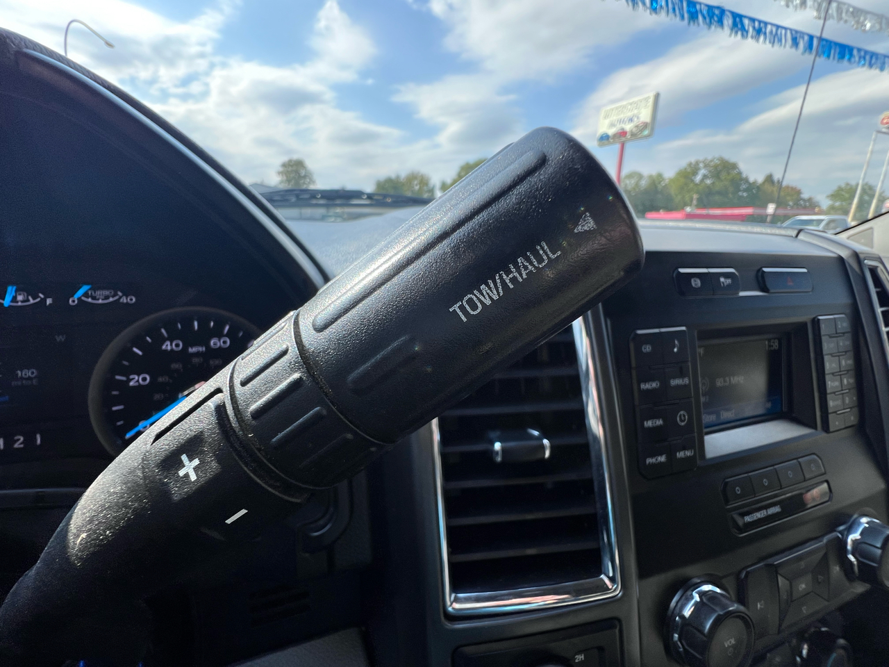 Ford F-250 SD XLT Crew Cab 4WD 2017 Ford F-250 SD XLT Crew Cab 4WD 2017