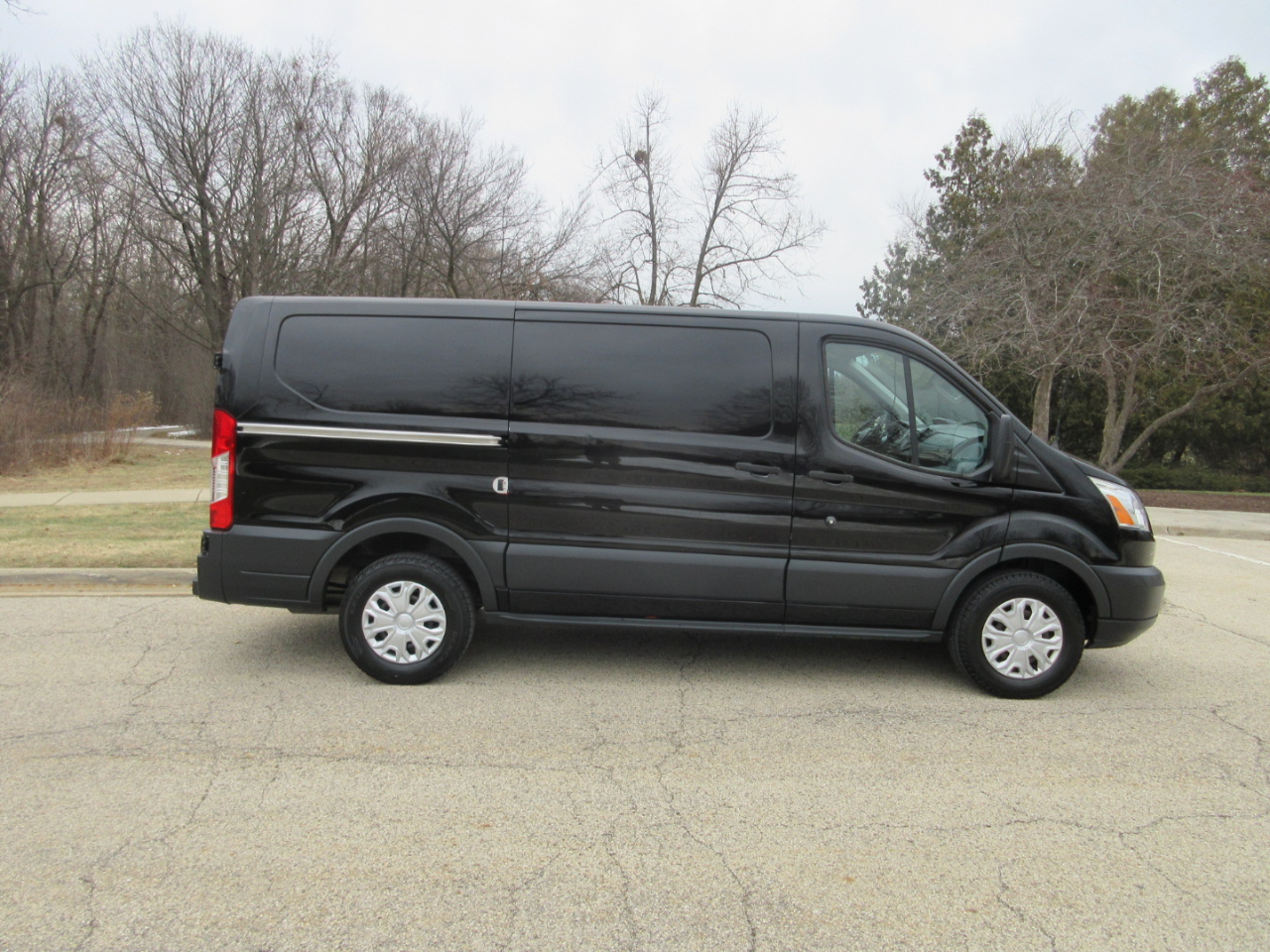 Ford Transit 150 Van Low Roof w/Sliding Pass. 130-in. WB 2017