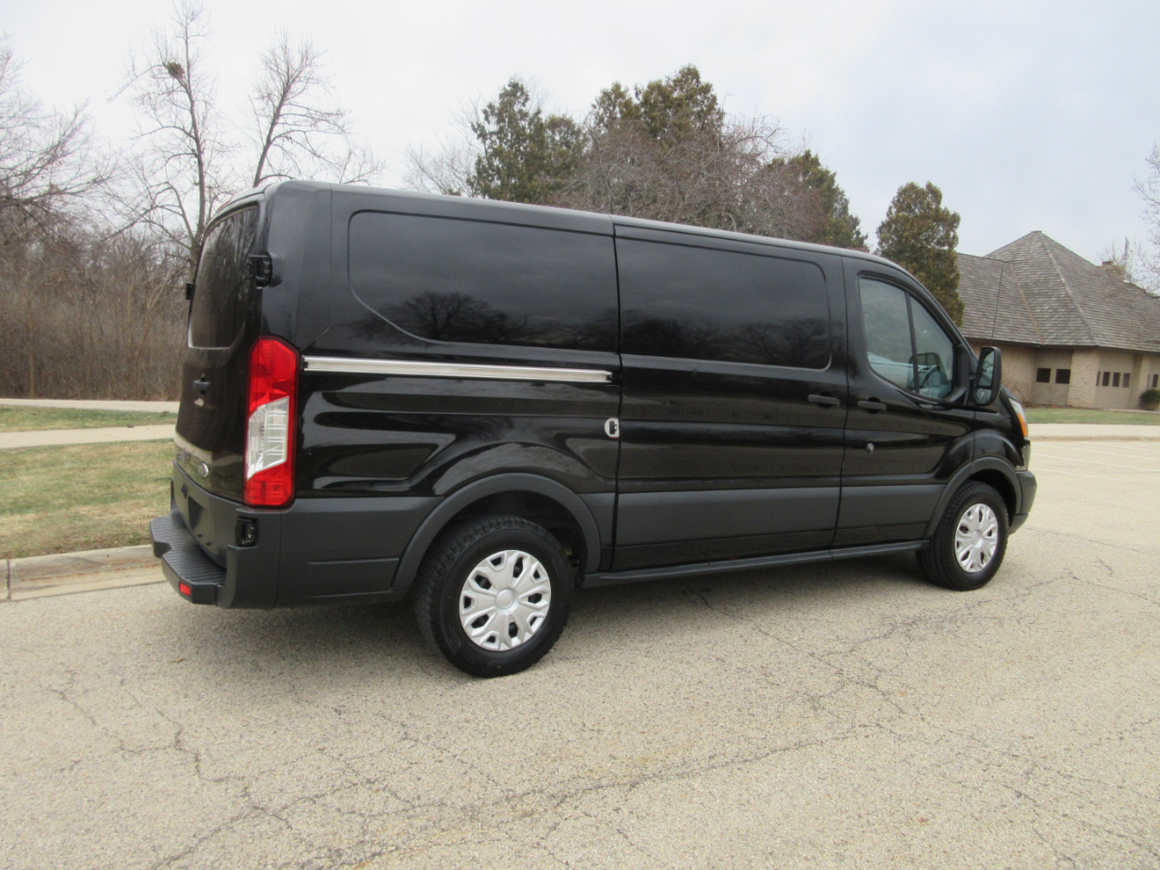 Ford Transit 150 Van Low Roof w/Sliding Pass. 130-in. WB 2017