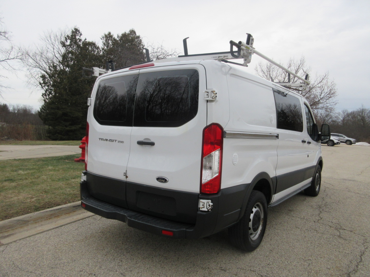 Ford Transit 250 Van Low Roof w/Sliding Pass. 130-in. WB 2015