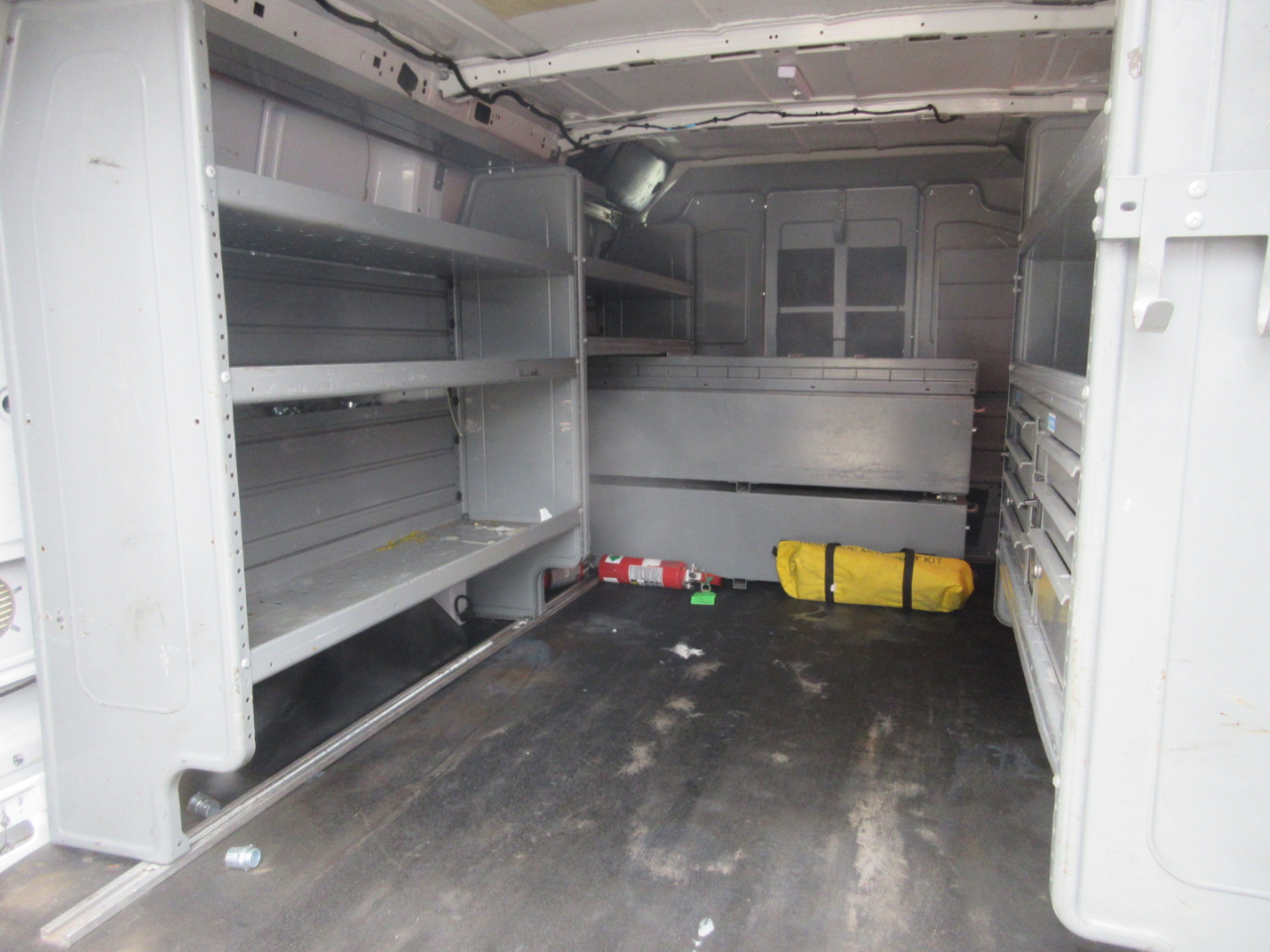 Ford Transit 250 Van Low Roof w/Sliding Pass. 130-in. WB 2015