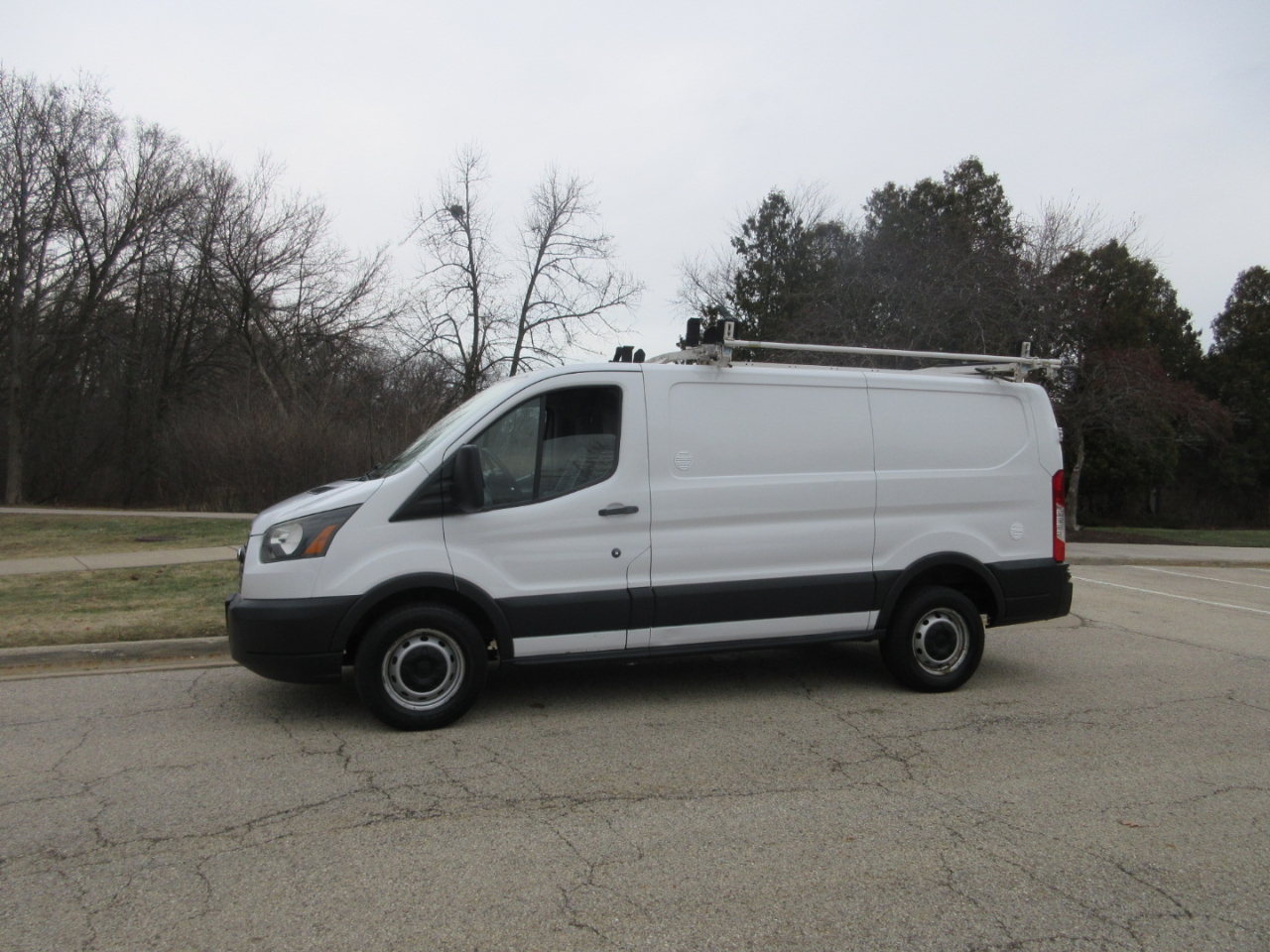 Ford Transit 250 Van Low Roof w/Sliding Pass. 130-in. WB 2015