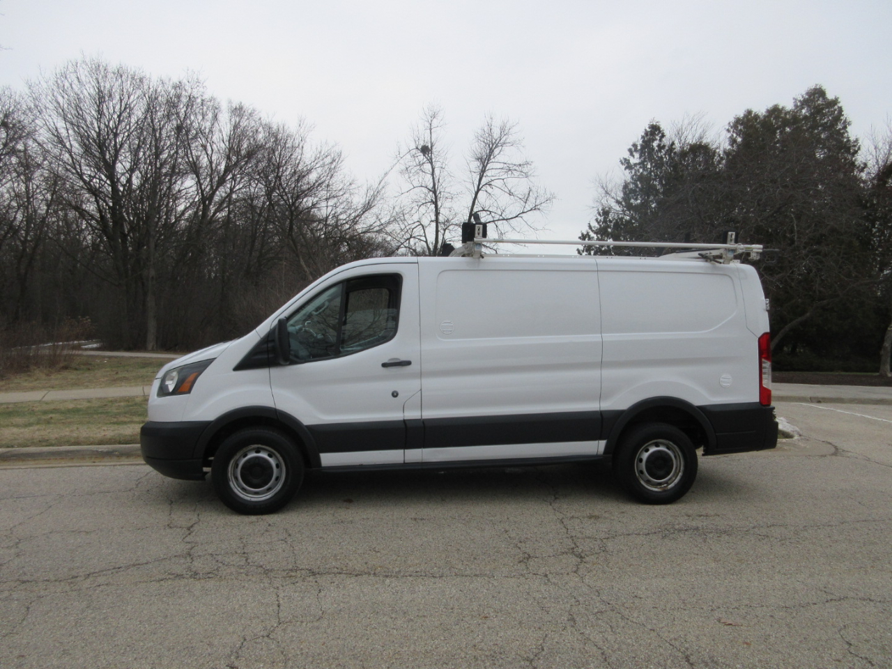 Ford Transit 250 Van Low Roof w/Sliding Pass. 130-in. WB 2015
