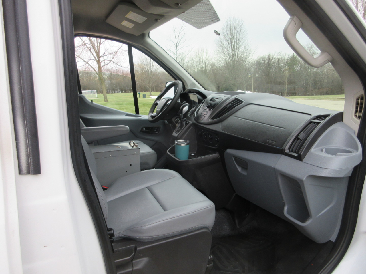 Ford Transit 250 Van Low Roof w/Sliding Pass. 130-in. WB 2015