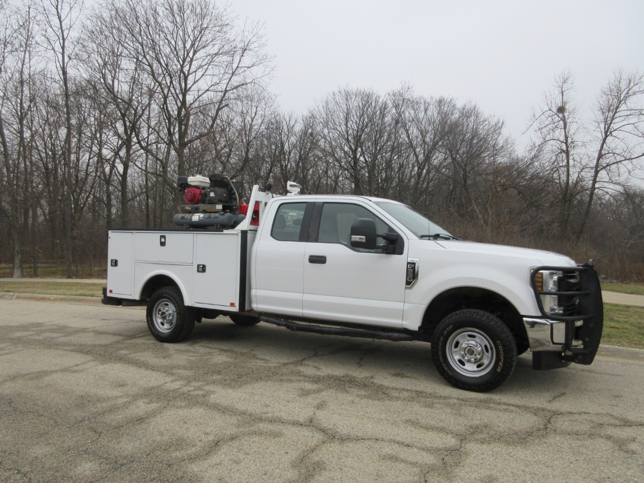 Ford F-350 SD XL SuperCab 4WD 2019