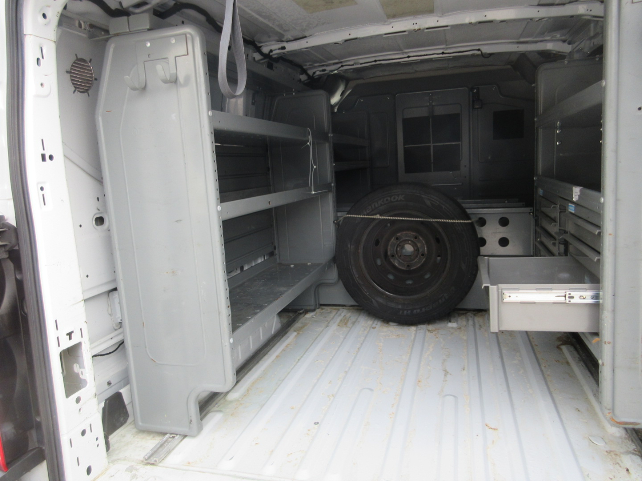 Ford Transit 250 Van Low Roof w/Sliding Pass. 130-in. WB 2016