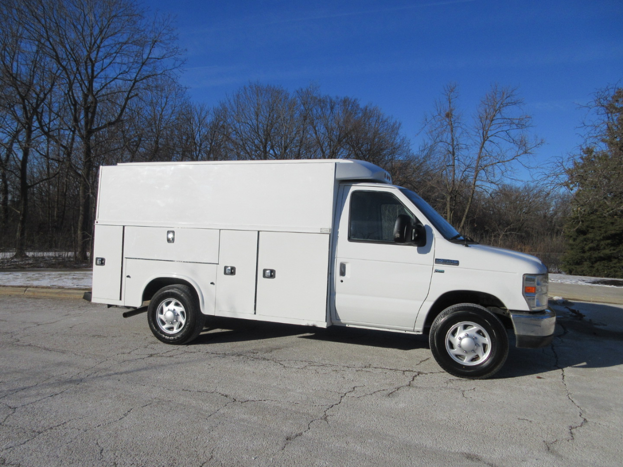 Ford Econoline E-350 Super Duty 2015