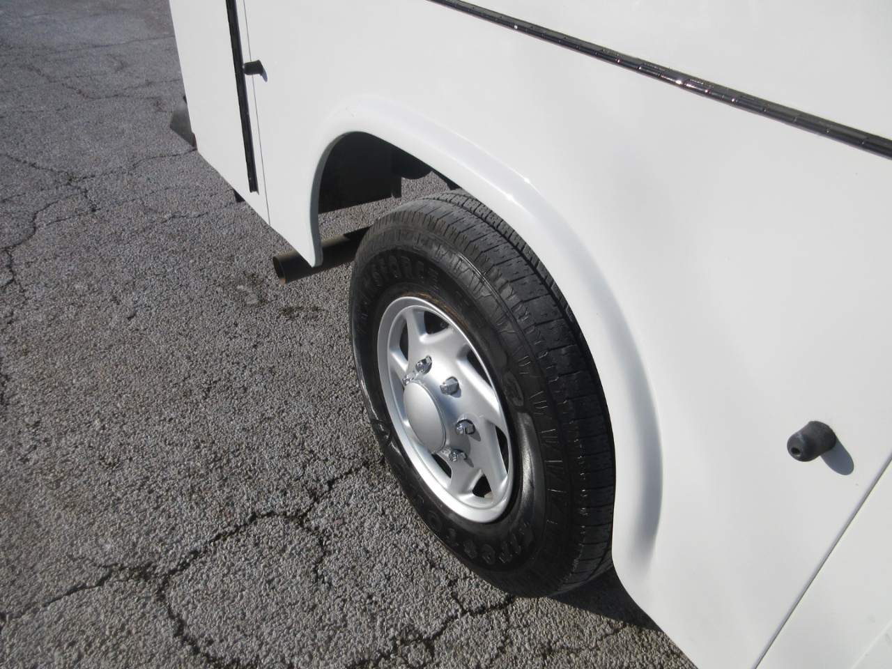 Ford Econoline E-350 Super Duty 2015