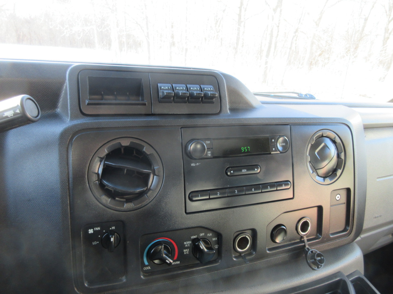 Ford Econoline E-350 Super Duty 2015