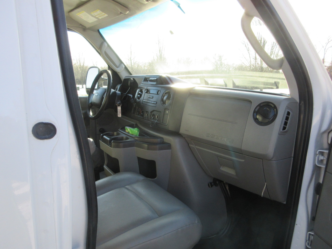 Ford Econoline E-350 Super Duty 2015