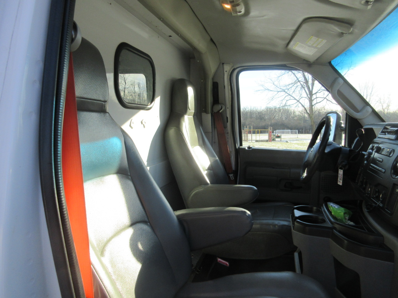 Ford Econoline E-350 Super Duty 2015