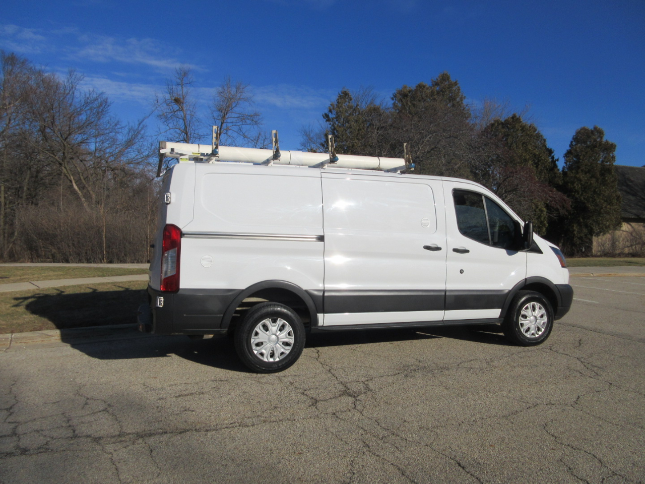 Ford Transit 250 Van Low Roof w/Sliding Pass. 130-in. WB 2017