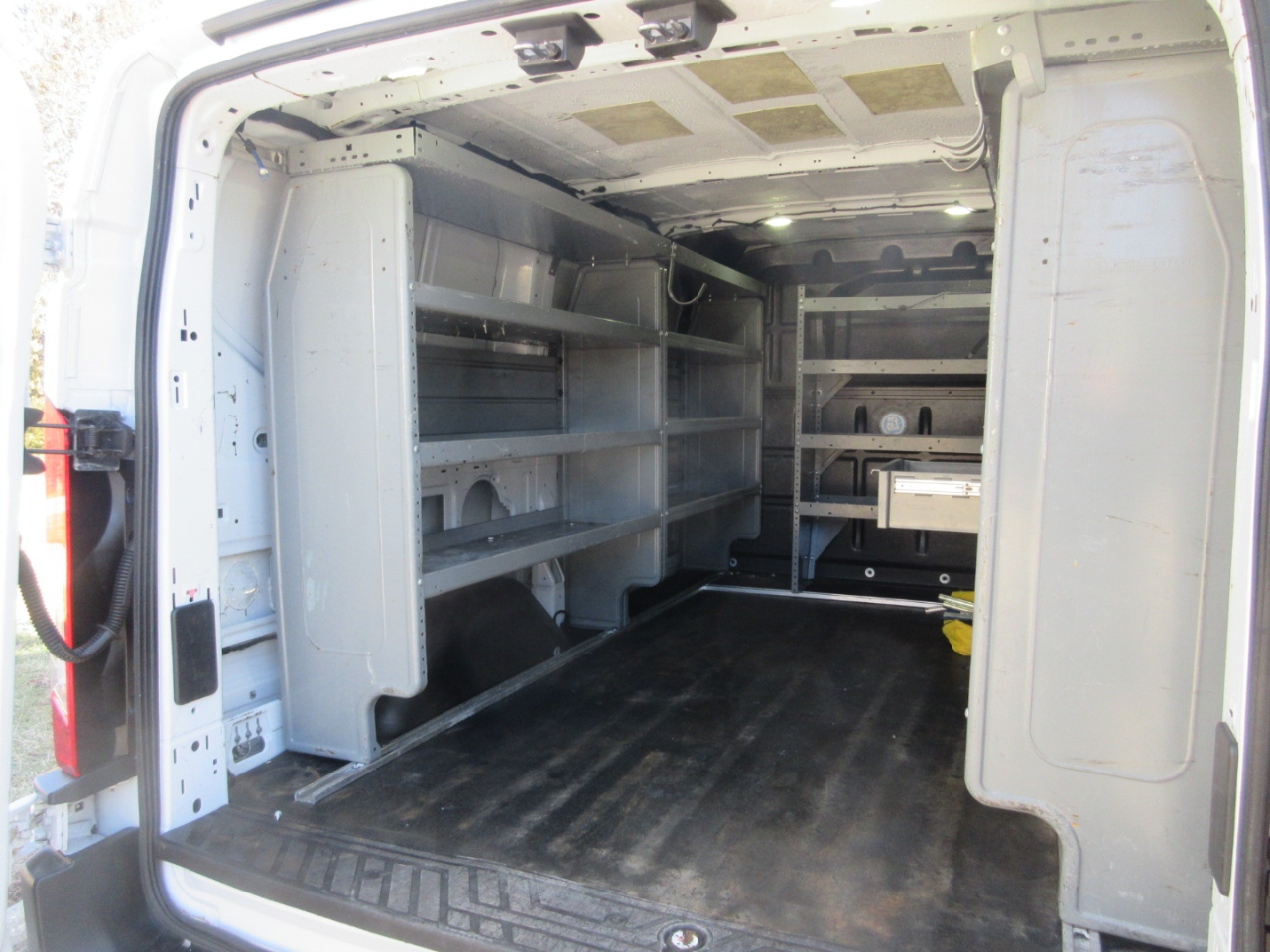 Ford Transit 250 Van Low Roof w/Sliding Pass. 130-in. WB 2017