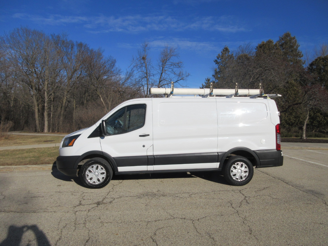 Ford Transit 250 Van Low Roof w/Sliding Pass. 130-in. WB 2017