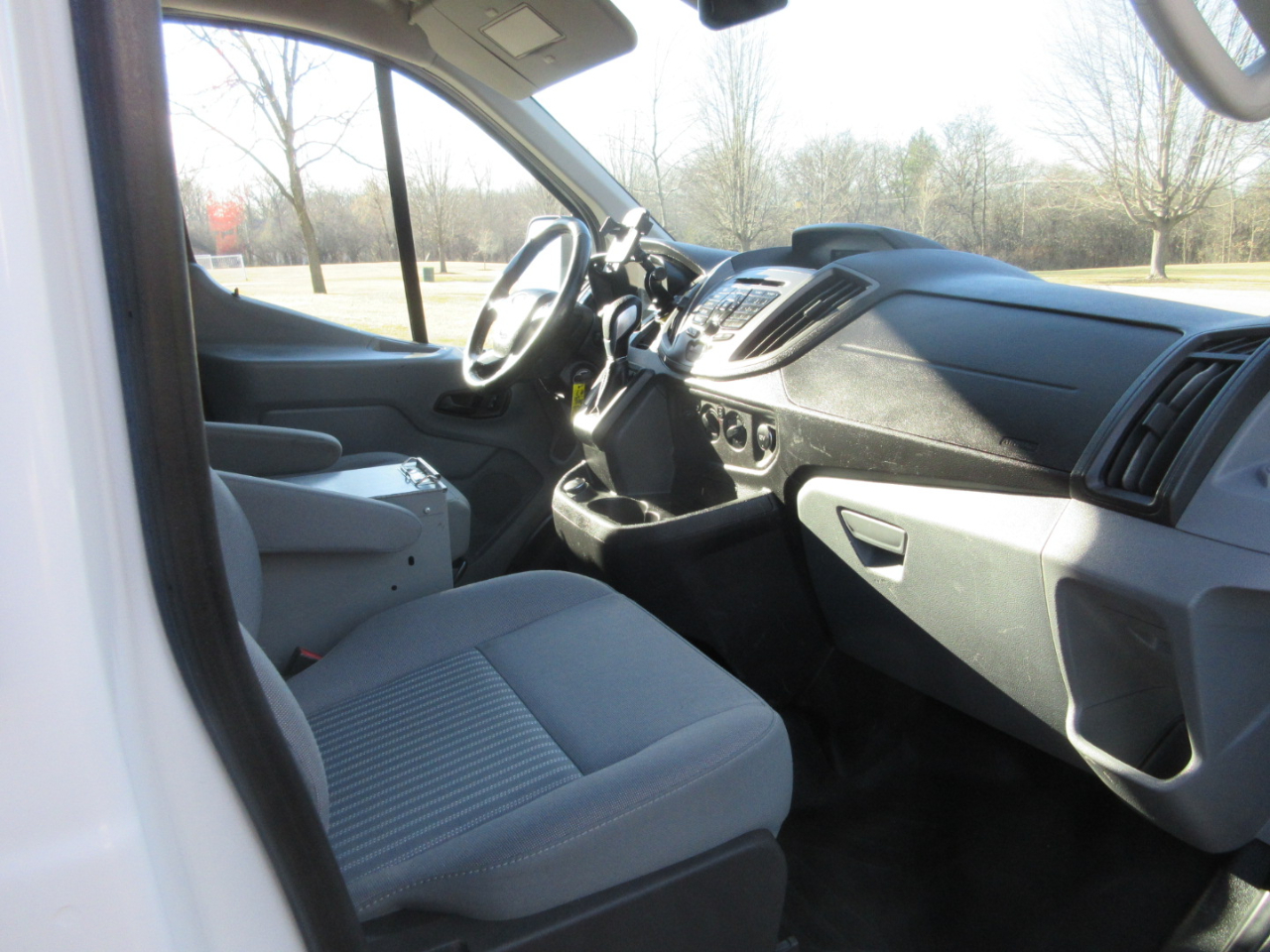 Ford Transit 250 Van Low Roof w/Sliding Pass. 130-in. WB 2017