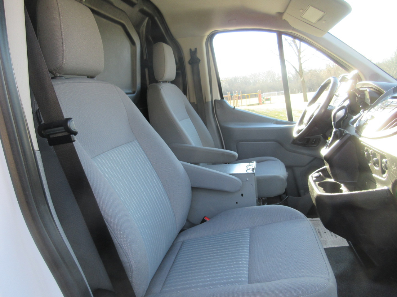 Ford Transit 250 Van Low Roof w/Sliding Pass. 130-in. WB 2017